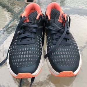 NB women running shoes